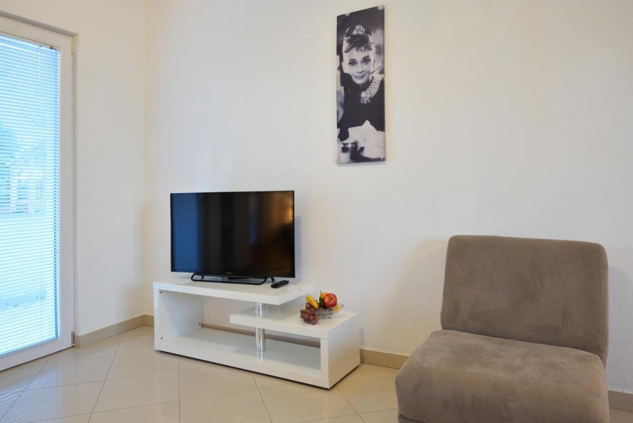 Apartmani Vedrana, Муртер Екстериор снимка